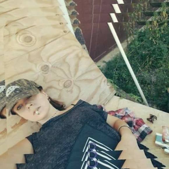 Meet your Posher, Tegan - Picture 1 of 1